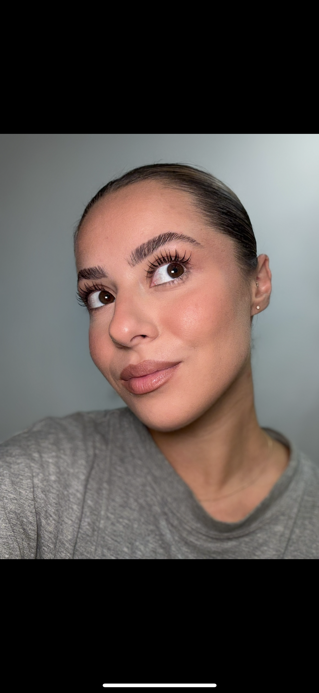 "With this mascara, my lashes stay curled all day long. It applies super easily, has an intense black pigment, and removes effortlessly at night so my lashes don't fall out." – Dilem